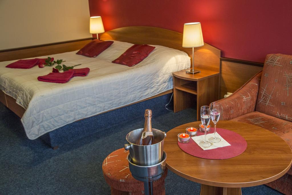 Hotel Centrum Harrachov Ngoại thất bức ảnh